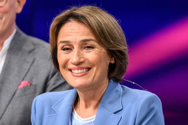 im Bild v.l.: Sandra Maischberger, GER, Berlin, Studio, zu Gast bei – Maischberger, politische Talkshow, TV, Format, mit Moderatorin – Sandra Maischberger, Das Erste, aus Adlershof – Am Studio 20, 06.10.2026, Copyright: HMBxMedia UwexKoch