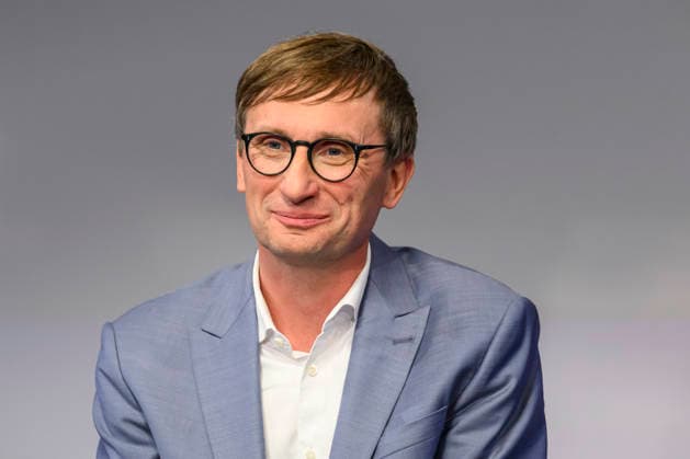 im Bild v.l.: Sönke Neitzel (Militärhistoriker), GER, Berlin, Studio, zu Gast bei Maischberger, politische Talkshow, TV, Format, mit Moderatorin Sandra Maischberger, Das Erste, aus Adlershof Am Studio 20, 06.10.2026, Copyright: HMBxMedia UwexKoch