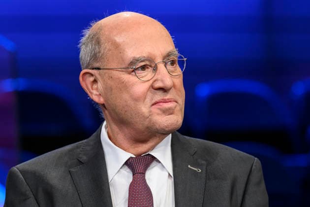 im Bild v.l.: Gregor Gysi, Die Linke (Bundestagsabgeordneter), GER, Berlin, Studio, zu Gast bei Maischberger, politische Talkshow, TV, Format, mit Moderatorin Sandra Maischberger, Das Erste, aus Adlershof Am Studio 20, 06.10.2026, Copyright: HMBxMedia UwexKoch