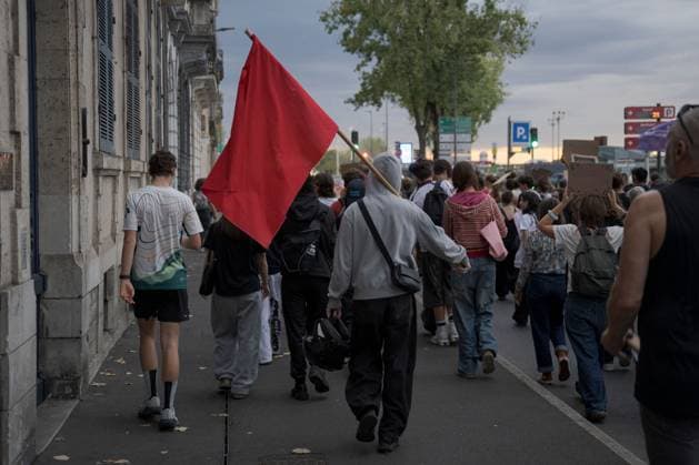 October 6, 2026, Bayonne, Lapurdi, France: BAYONNE, FRANCE, OCTOBER 6, 2026: Students joined by trade unions, education workers and supporters demonstrate in central Bayonne over shortages of staff and resources in France s public education system and what organizers describe as police repression of the student movement. The rally forms part of nationwide protests that have seen students blockade hundreds of schools since September, demanding more teachers, smaller classes and improved conditions in educational facilities. Bayonne France - ZUMAq101 20261006_zna_q101_170 Copyright: xGarixGaraialdex
