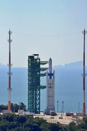 October 7, 2026, Goheung, South Jeolla, SOUTH KOREA: Oct 7, 2026-Goheung, South Korea-South Korea s homegrown Nuri rocket stands on a launchpad at the Naro Space Center in Goheung, about 400 kilometers south of Seoul, ahead of its fifth launch on Oct. 7, 2026. Korea will launch its homegrown Nuri rocket at 12:25 p.m. on Wednesday, Korea AeroSpace Administration (KASA) announced. It is set to take off from the Naro Space Center in Goheung County, South Jeolla. Goheung SOUTH KOREA - ZUMAs168 20261007_zih_s168_003 Copyright: xKoreaxAerospacexAdministrationx