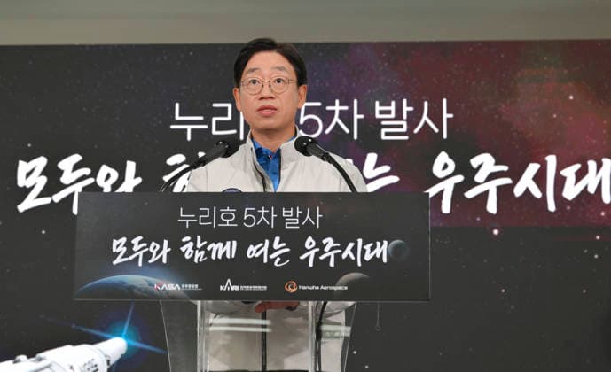 October 7, 2026, Goheung, South Jeolla, SOUTH KOREA: Oct 7, 2026-Goheung, South Korea-Oh Tae-seok, administrator of the Korea AeroSpace Administration (KASA), announces the homegrown Nuri rocket s launch schedule on Oct. 7, 2026, at the Naro Space Center in Goheung, about 400 kilometers south of Seou. Korea will launch its homegrown Nuri rocket at 12:25 p.m. on Wednesday, Korea AeroSpace Administration (KASA) announced. It is set to take off from the Naro Space Center in Goheung County, South Jeolla. Goheung SOUTH KOREA - ZUMAs168 20261007_zih_s168_007 Copyright: xKoreaxAerospacexAdministrationx