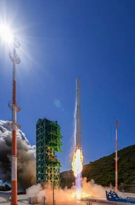 October 7, 2026, Goheung, South Jeolla, SOUTH KOREA: Oct 7, 2026-Goheung, South Korea-South Korea s Nuri space rocket lifts off from the Naro Space Center in Goheung, about 400 kilometers south of Seoul, on Oct. 7, 2026. South Korea launched its homegrown Nuri rocket Wednesday on its fifth flight, placing 15 satellites into orbit, including five that will form part of the country s first domestically launched microsatellite constellation. Goheung SOUTH KOREA - ZUMAs168 20261007_zih_s168_009 Copyright: xKoreaxAerospacexAdministrationx