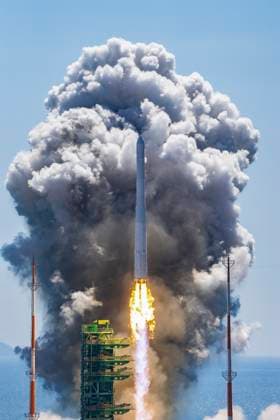 October 7, 2026, Goheung, South Jeolla, SOUTH KOREA: Oct 7, 2026-Goheung, South Korea-South Korea s Nuri space rocket lifts off from the Naro Space Center in Goheung, about 400 kilometers south of Seoul, on Oct. 7, 2026. South Korea launched its homegrown Nuri rocket Wednesday on its fifth flight, placing 15 satellites into orbit, including five that will form part of the country s first domestically launched microsatellite constellation. Goheung SOUTH KOREA - ZUMAs168 20261007_zih_s168_011 Copyright: xKoreaxAerospacexAdministrationx