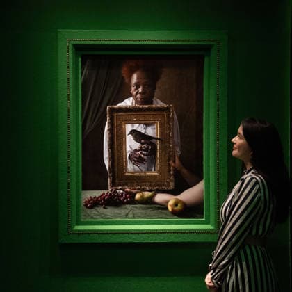 Tim Walker s Fairyland: Love and Legends Photo Call at National Portrait Gallery, London, UK - 7 October 2026 A staff member views Olivette Cole-Wilson, and blackbird by Tim Walker as part of The National Portrait Gallery s Tim Walker s Fairyland: Love and Legends Exhibition which runs from 9th October 2026 - 7th February 2027 at National Portrait Gallery in London, England, UK on Wednesday 7 October, 2026., Credit:Justin Ng Avalon UK, England, London, National Portrait Gallery Copyright: xJustinxNgx xAvalonx 1141202414