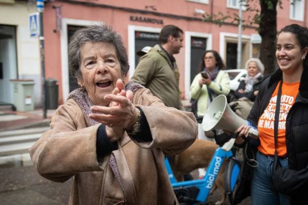 Maricarmen, the 87-year-old woman evicted from her home in Madrid, has died. File photo: Maricarmen celebrates the postponement of her eviction until October 29, 2025, in Madrid, Spain. Maricarmen, 87 years old and with a 50% disability rating, has lived there for nearly seventy years, ever since her family signed a traditional lease in 1956. Fernando Sá, Madrid, Madrid, Spain Copyright: xFernandoxSanchezx 7827240