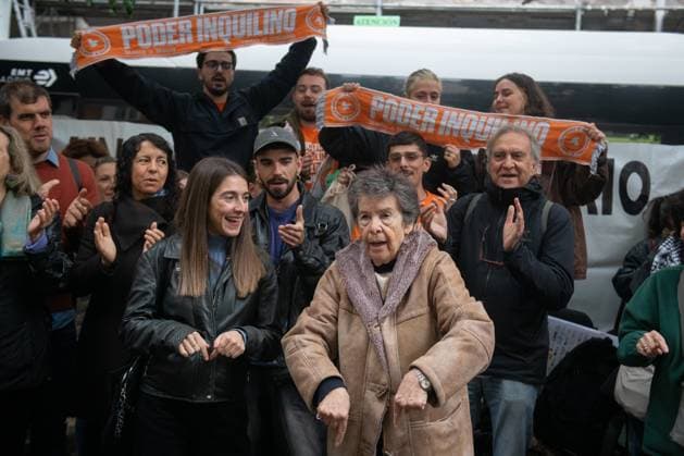Maricarmen, the 87-year-old woman evicted from her home in Madrid, has died. File photo: Maricarmen celebrates the postponement of her eviction until October 29, 2025, in Madrid, Spain. Maricarmen, 87 years old and with a 50% disability rating, has lived there for nearly seventy years, ever since her family signed a traditional lease in 1956. Fernando Sá, Madrid, Madrid, Spain Copyright: xFernandoxSanchezx 7827245