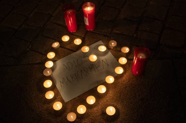Maricarmen Abascal, who became a symbol of the fight for housing after her eviction, has died. Several people left candles and messages for Maricarmen in front of the Congress of Deputies on October 7, 2026, in Madrid, Spain. Maricarmen Abascal, who became a symbol of the housing rights movement that led to the Puerta del Sol encampment after being evicted from the home in Retiro where she had lived for 70 years, died on Wednesday, as confirmed by the Tenants’ Union. The woman had been hospitalized at Gregorio Maranón Hospital since September 23. On that day, she was carried out on a stretcher from her home on Alcalde Sainz de Baranda Street after the eviction order was enforced, despite protests from dozens of activists, and transferred t Copyright: xFernandoxSanchezx 7827389