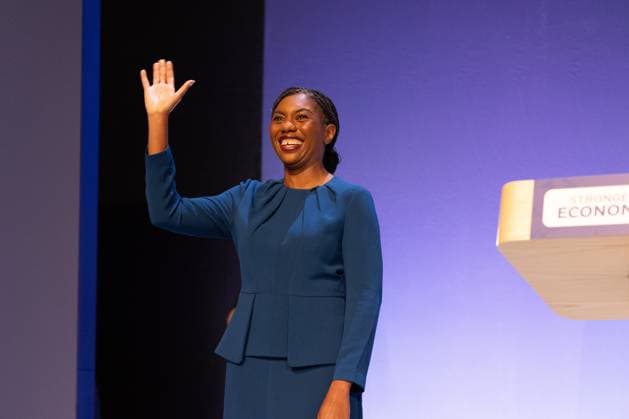 Conservative Party Conference, Day 4, The ICC Birmingham, UK - 07 Oct 2026 Leader of the Conservative Party Kemi Badenoch arrives on stage to give her keynote speech at the International Convention Centre on the final day (day four) of the Conservative Party Conference at the International Convention Centre in Birmingham. The Conservative Party leader, Kemi Badenoch s gives her keynote speech at the International Convention Centre on the final day (day four) of the Conservative Party Conference at the International Convention Centre in Birmingham. The Conservative Party opened its annual conference under the slogan Stronger economy, stronger country Birmingham United Kingdom Copyright: xPhilxLewisx xSOPAxImagesx Phil-Lewis-1456674