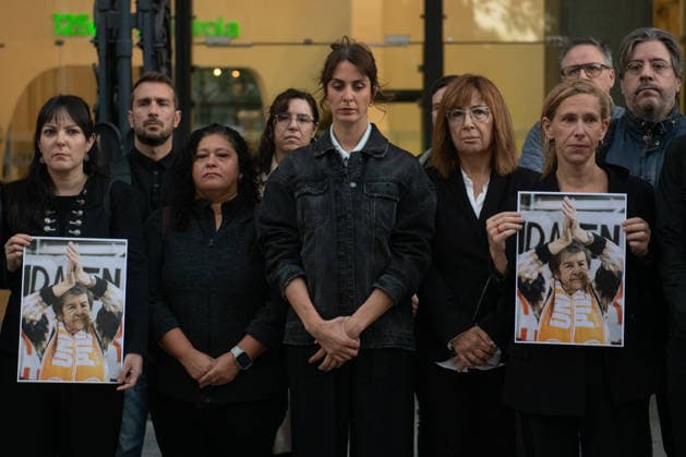 A Minute of Silence for Maricarmen in Front of Madrid City Hall Rita Maestre, the spokesperson for Más Madrid on the City Council, during a minute of silence for Maricarmen Abascal in front of Madrid City Hall on October 8, 2026, in Madrid, Spain. This minute of silence, organized by Más Madrid, took place before the extraordinary plenary session at Cibeles to honor the memory of Maricarmen Abascal, the 87-year-old woman who was evicted from her home, where she had lived for 71 years. OCTOBER 8, 2026 Fernando Sá Madrid, Spain Copyright: xFernandoxSanchezx 7827592