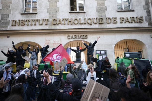 Catholic Institute of Paris Blockade - Paris Students blocking campus of Catholic Institute of Paris ( Institut Catholique de Paris ) in Paris, on October 8, 2026 as they continue their protest to demand the hiring of substitute teachers, increased resources, and decent learning conditions. Photo by Raphael Lafargue ABACAPRESS.COM Paris Ile-de-France France Copyright: xLafarguexRaphael ABACAx
