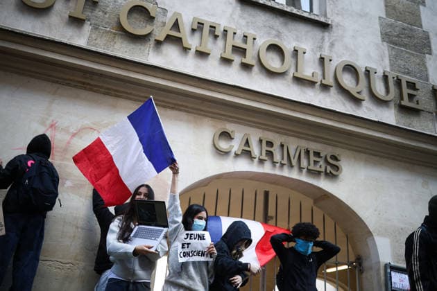 Catholic Institute of Paris Blockade - Paris Students blocking campus of Catholic Institute of Paris ( Institut Catholique de Paris ) in Paris, on October 8, 2026 as they continue their protest to demand the hiring of substitute teachers, increased resources, and decent learning conditions. Photo by Raphael Lafargue ABACAPRESS.COM Paris Ile-de-France France Copyright: xLafarguexRaphael ABACAx