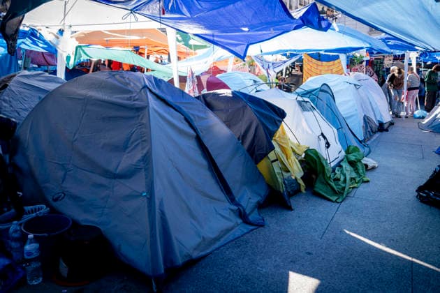 Protesters at Sol Square Stand by Their Demands for Housing Housing Protest at Puerta del Sol, October 8, 2026, in Madrid, Spain. The encampment at Sol has spilled over into the square, and the protesters are maintaining their demands against evictions and exorbitant rents. The Official State Gazette (BOE) published yesterday, October 7, the new version of the housing and rent decrees that the Council of Ministers approved the previous day OCTOBER 8, 2026 A Pé Madrid, Madrid, Spain Copyright: xA.xPÃ rezxMecax 7828155