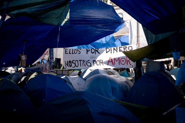 Protesters at Sol Square Stand by Their Demands for Housing Housing Protest at Puerta del Sol, October 8, 2026, in Madrid, Spain. The encampment at Sol has spilled over into the square, and the protesters are maintaining their demands against evictions and exorbitant rents. The Official State Gazette (BOE) published yesterday, October 7, the new version of the housing and rent decrees that the Council of Ministers approved the previous day OCTOBER 8, 2026 A Pé Madrid, Madrid, Spain Copyright: xA.xPÃ rezxMecax 7828156