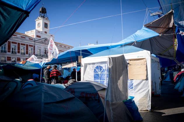 Protesters at Sol Square Stand by Their Demands for Housing Housing Protest at Puerta del Sol, October 8, 2026, in Madrid, Spain. The encampment at Sol has spilled over into the square, and the protesters are maintaining their demands against evictions and exorbitant rents. The Official State Gazette (BOE) published yesterday, October 7, the new version of the housing and rent decrees that the Council of Ministers approved the previous day OCTOBER 8, 2026 A Pé Madrid, Madrid, Spain Copyright: xA.xPÃ rezxMecax 7828158