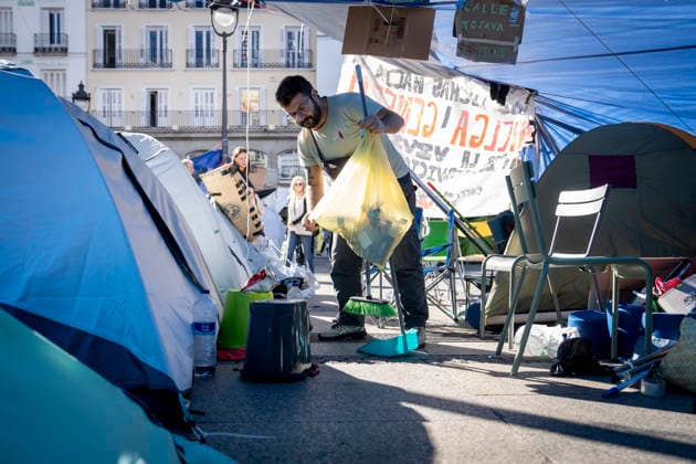 Protesters at Sol Square Stand by Their Demands for Housing Housing Protest at Puerta del Sol, October 8, 2026, in Madrid, Spain. The encampment at Sol has spilled over into the square, and the protesters are maintaining their demands against evictions and exorbitant rents. The Official State Gazette (BOE) published yesterday, October 7, the new version of the housing and rent decrees that the Council of Ministers approved the previous day OCTOBER 8, 2026 A Pé Madrid, Madrid, Spain Copyright: xA.xPÃ rezxMecax 7828159
