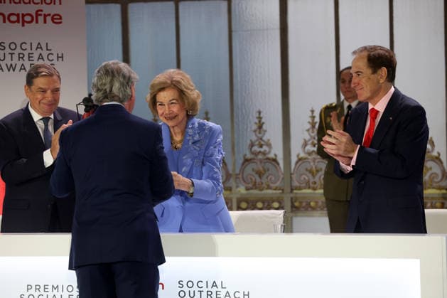 Queen Sofía presides over the 2026 Mapfre Foundation Social Awards ceremony. The Minister of Agriculture, Fisheries, and Food, Luis Planas, Queen Sofía and Antonio Huertas Mejías present the Award for Best Initiative in the Agricultural Sector to Cortijo Guadiana during the 2026 Mapfre Foundation Social Awards ceremony at the Real Casino de Madrid on October 8, 2026, in Madrid, Spain. These awards recognize the commitment, generosity, and solidarity of individuals and institutions that have carried out outstanding actions for the benefit of society, to Teresa Perales, Ayúdame3D, AESLEME, and Cortijo Guadiana QUEEN INFANTA AWARDS CASINO MAPFRE FOUNDATION Raú Madrid Madrid, Spain Copyright: xRaulxTerrelx 7828197