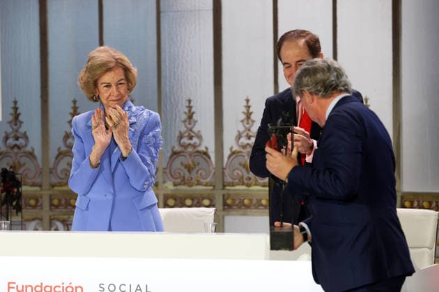 Queen Sofía presides over the 2026 Mapfre Foundation Social Awards ceremony. The Minister of Agriculture, Fisheries, and Food, Luis Planas, Queen Sofía and Antonio Huertas Mejías present the Award for Best Initiative in the Agricultural Sector to Cortijo Guadiana during the 2026 Mapfre Foundation Social Awards ceremony at the Real Casino de Madrid on October 8, 2026, in Madrid, Spain. These awards recognize the commitment, generosity, and solidarity of individuals and institutions that have carried out outstanding actions for the benefit of society, to Teresa Perales, Ayúdame3D, AESLEME, and Cortijo Guadiana QUEEN INFANTA AWARDS CASINO MAPFRE FOUNDATION Raú Madrid Madrid, Spain Copyright: xRaulxTerrelx 7828199