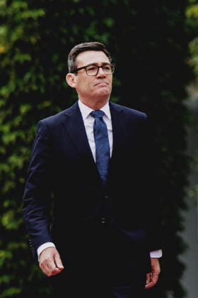 Andrew Burnham, Premierminister von Grossbritannien, aufgenommen im Rahmen des Empfangs mit Militaerischen Ehren im Bundeskanzleramt in Berlin, 08.10.2026. Berlin Deutschland Copyright: xFlorianxGaertnerx