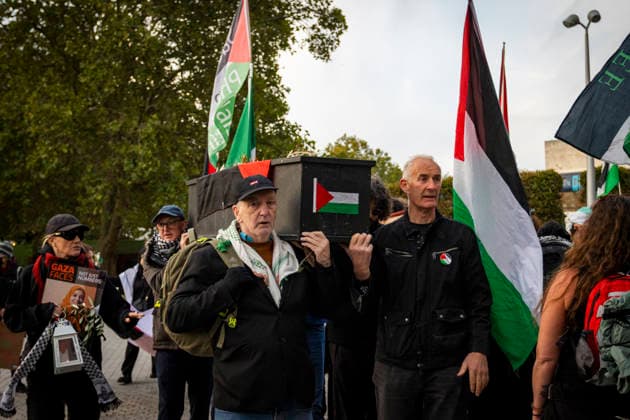 Pro-Palestine Silent Funeral Procession Central London, October 8, 2026 A pro-Palestine silent funeral procession took place in Central London, with demonstrators walking in silence to remember Palestinians killed in the conflict in Gaza. Participants carried Palestinian flags and placards, while some held a coffin and others carried effigies wrapped in burial shrouds, symbolising those killed in the conflict., Credit:Zak Irfan Avalon Copyright: xZakxIrfanx xAvalonx 1141557280