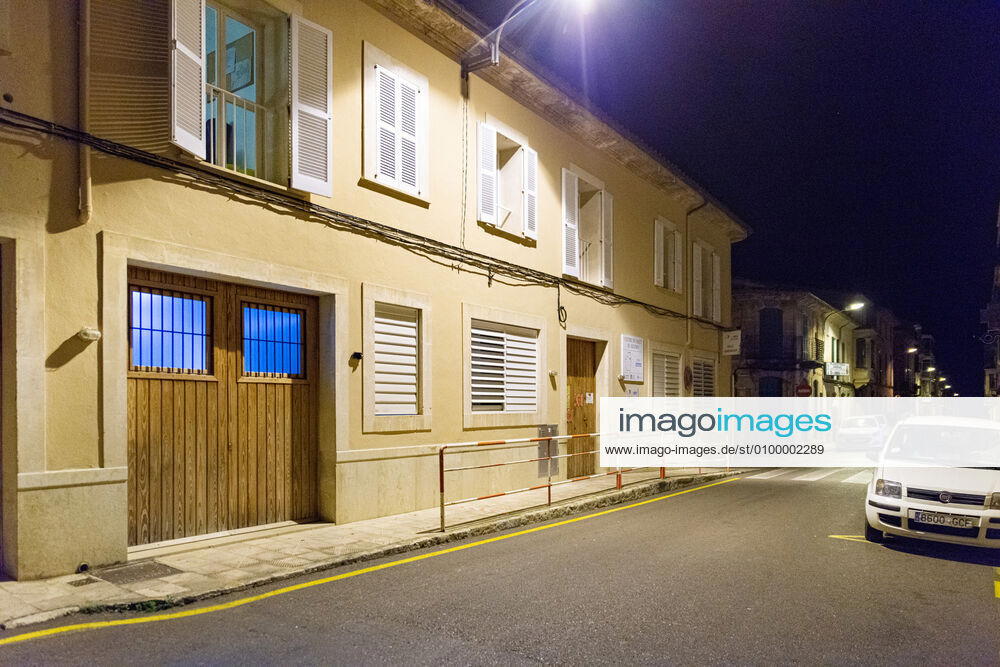 20200426 Children go out of the Home in Mallorca during Corona Lock down PALMA DE MALLORCA, SPAIN - APRIL 26 2020 : PAC - medical center in in Llucmajor at - Children go out of the Home in Mallorca during Corona Lock down on April 26, 2020 in Palma de Mallorca, . Palma de Mallorca Baleares Spain