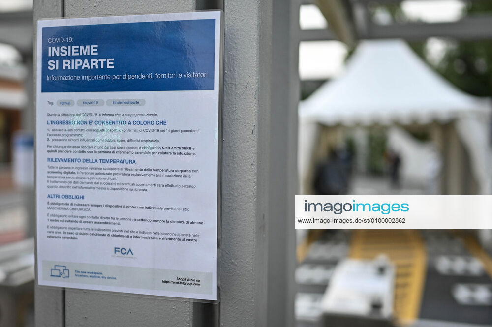 Coronavirus in Italien, Sicherheitsvorkehrungen am Werk von Fiat Chrysler in Turin Coronavirus emergency: temperature controls and mask delivery to the FCA gates of the Mirafiori plant in the photo: signs at door 2 of the Mirafiori plant