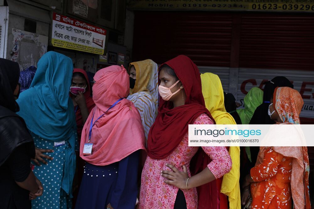 Garment workers gather to join their work in front of a factory near the Banani area during the national-wide lockdown in Dhaka. Dhaka Bangladesh - ZUMAh143 20200427_zap_h143_002