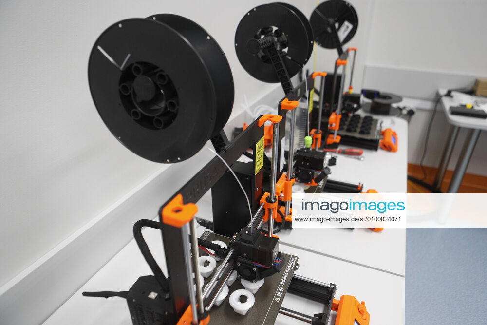 Production of face shields and face masks with 3D printer in Rzeszow Production of face shields and face masks with 3D printer in one of the public schools on April 27, 2020 in Rzeszow, Poland EN_01426474_0011