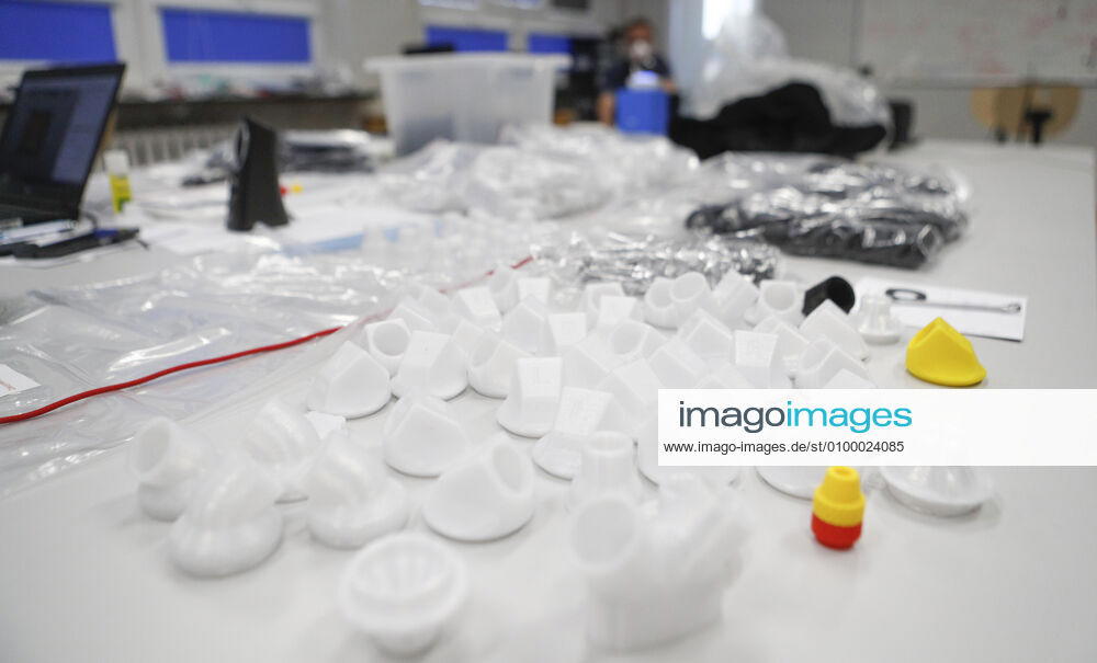 Production of face shields and face masks with 3D printer in Rzeszow Production of face shields and face masks with 3D printer in one of the public schools on April 27, 2020 in Rzeszow, Poland EN_01426474_0018