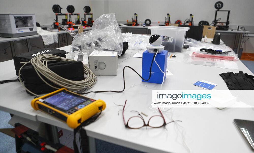 Production of face shields and face masks with 3D printer in Rzeszow Production of face shields and face masks with 3D printer in one of the public schools on April 27, 2020 in Rzeszow, Poland EN_01426474_0020