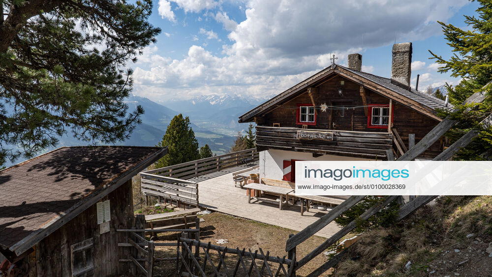 Hochmahd Alm, Hochmahdalm, Patsch, Patscherkofel, Tirol, Austria Auswirkungen durch die Folgen des Corona Virus, Covid-19: Alm geschlossen