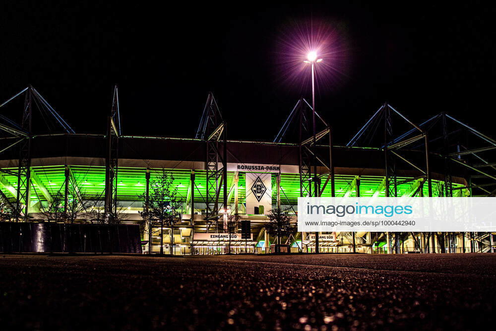 Fußball: 1. Bundesliga, Saison 2020 2021, 18. Spieltag, Borussia Mönchengladbach - Borussia Dortmund am 22.01.2021 im Borussia Park. Außenaufnahme vom Borussia-Park bei Nacht. DFL REGULATIONS PROHIBIT ANY USE OF PHOTOGRAPHS AS IMAGE SEQUENCES AND OR QUASI-VIDEO.
