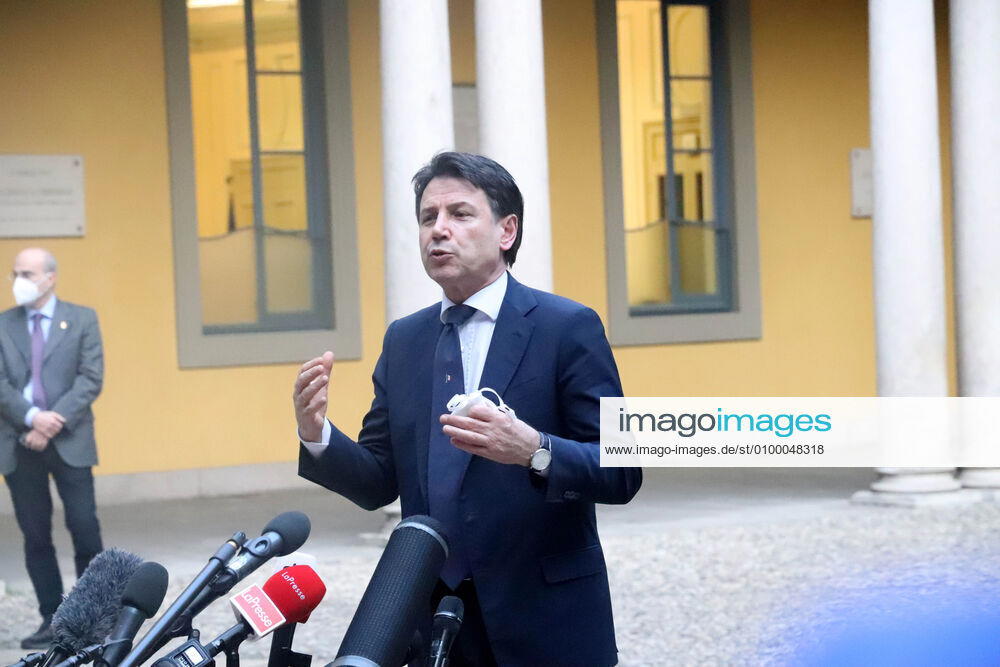 Foto ipp- clemente marmorino- milano 27 04 2020- Emergenza Coronavirus - Covid 19 - Conferenza stampa Prefettura Nella foto il premier giuseppe conte coronavirus - prefettura incontr 0