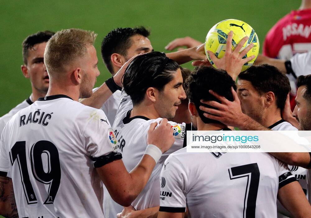 Valencia s players celebrate a goal during the Spanish LaLiga soccer match between Valencia CF and Elche CF held at Mestalla stadium, in Valencia, Spain, 30 January 2021. Valencia CF vs Elche CF !ACHTUNG: NUR REDAKTIONELLE NUTZUNG!