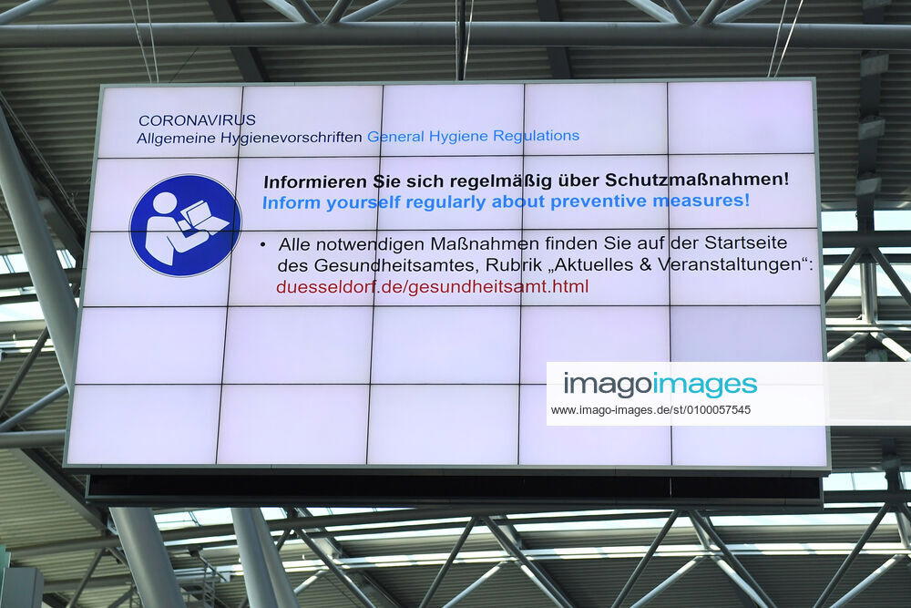 Coronavirus - Flughafen Düsseldorf 27.04.2020, Nordrhein-Westfalen, Düsseldorf: Anzeigetafel - Allgemeine Hygienevorschriften