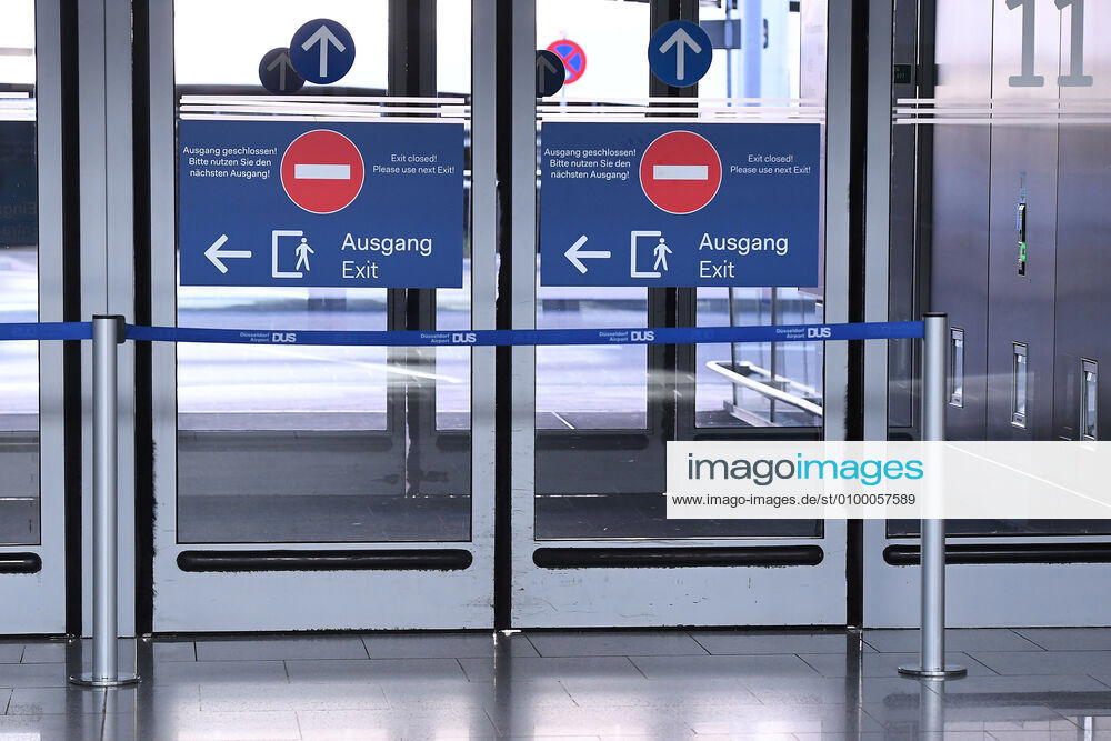 Coronavirus - Flughafen Düsseldorf 27.04.2020, Nordrhein-Westfalen, Düsseldorf: Gesperrte Ausgangstür im der Abflughalle des Düsseldorfer Flughafens