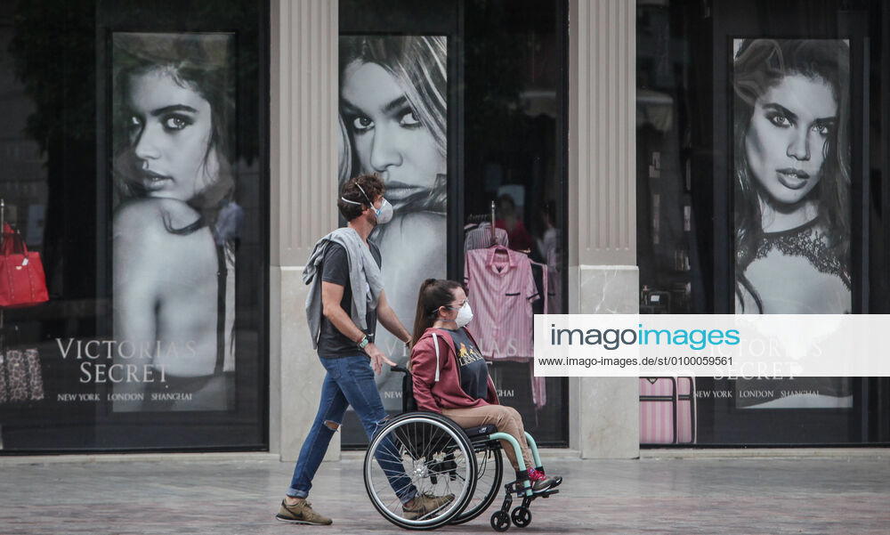 27 April 2020 (Malaga) second day of leave for children from 0 to 14 years accompanied by an adult measure of the Spanish government due to the crisis of the coronavirus - ZUMAc161 20200427_zap_c161_081