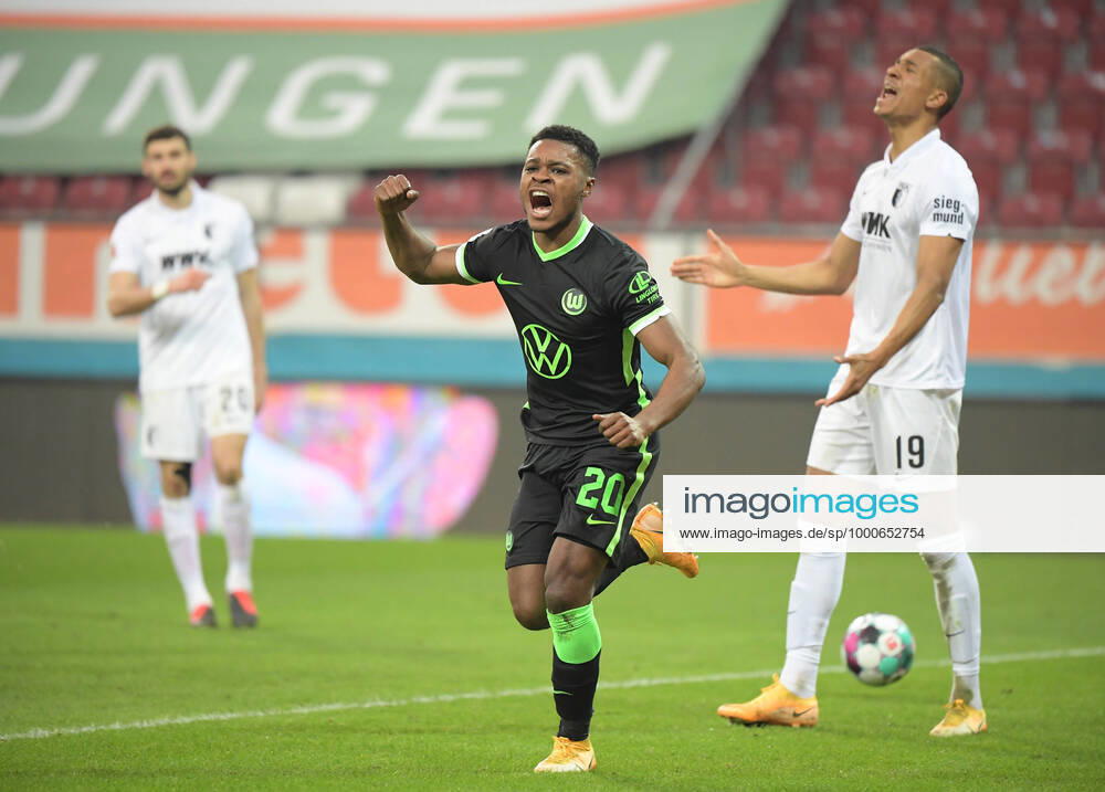 KW05 Fussball 1.Bundesliga, FC Augsburg - VfL Wolfsburg 06.02.2021, Fussball 1.Bundesliga, FC Augsburg - VfL Wolfsburg, v.l. Ridle Baku (VfL Wolfsburg), Felix Udiokhai (FC Augsburg) gibt Anweisungen, gestikuliert, mit den Armen gestikulieren gives instructions, gesticulate, abseitstor jubel National and International News Agencies OUT Editorial Use ONLY Foto: Eduard Martin Jan Huebner Pool Augsburg WWK ARENA Bayern Deutschland (DE)
