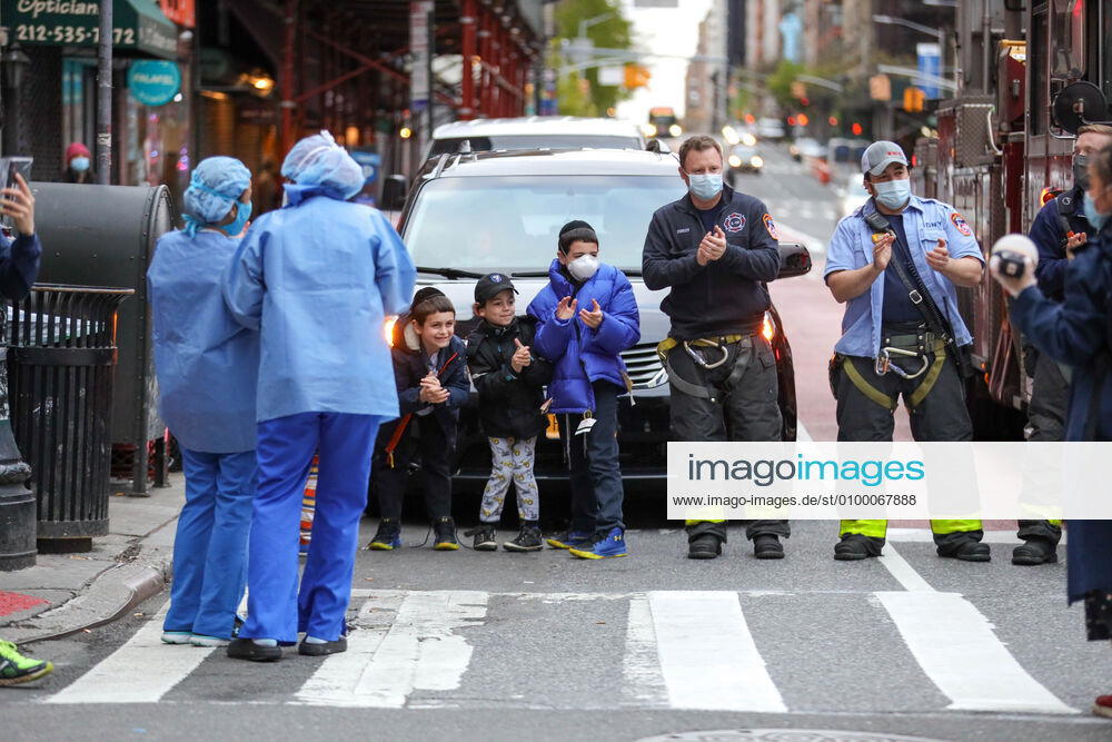 Health professionals are honored by residents and firefighters outside a Manhattan hospital in New York City during the Coronavirus COVID-19 pandemic in the United States. New York USA - ZUMAc233 20200427_zsp_c233_031