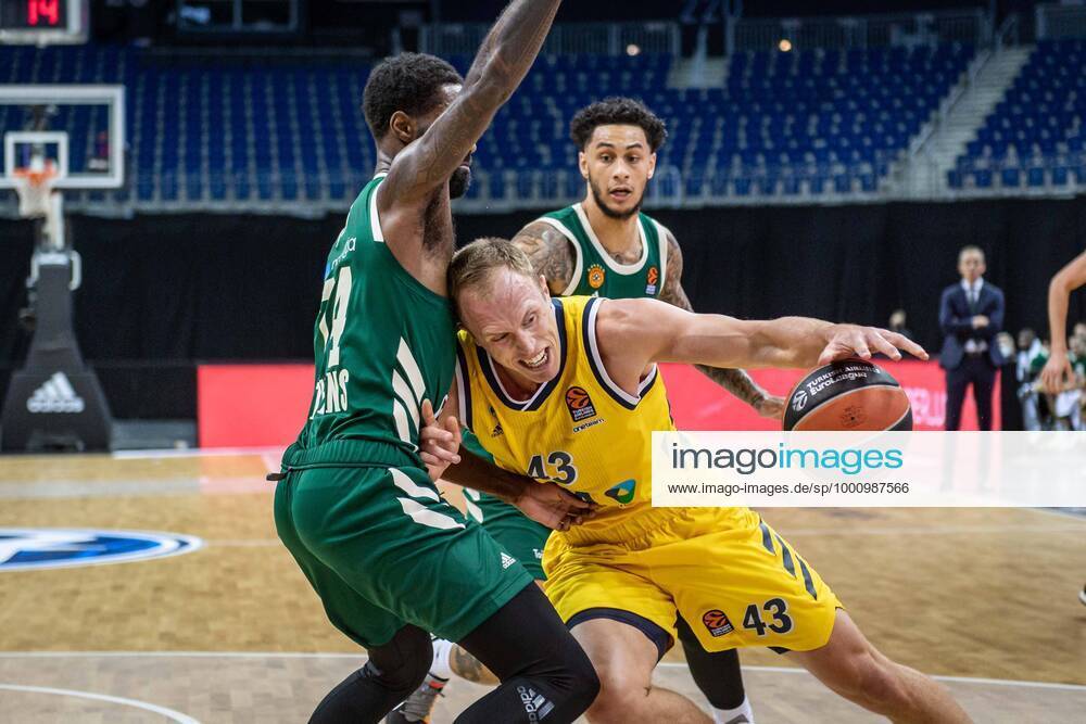KW08 Basketball Berlin 26.02.2021 Saison 2020 2021 Euroleague Regular Season Alba Berlin - Panathinaikos Athen Luke Sikma (Alba Berlin, No.43) Howard Sant-Roos (Panathinaikos, No.74)