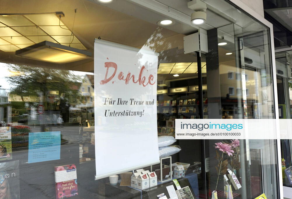 Gelockerte Ausgangsbeschränkungen wegen Corona-Virus-Pandemie in Bad Wörishofen, Schild an einem Buchladen: DANKE für Ihre Treue und Unterstützung! 28.04.2020, Einzelhandel wegen Corona-Virus eingeschränkt 28.04.2020, Einzelhandel wegen Corona-Virus eingeschränkt