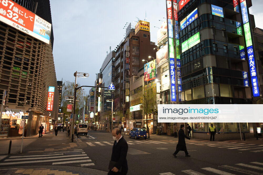 Commuters which is less than normal is seen head back home after work in Tokyo s financial district amid concerns of the COVID-19 coronavirus outbreak on Tuesday, April 28, 2020. Japanese Prime Minister Shinzo Abe declared a nationwide State of Emergency last week urging people to stay home to prevent the spread of the coronavirus throughout the country. (Photo: Richard Atrero de Guzman AFLO) (125786463)