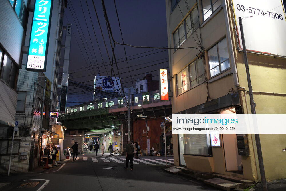 Commuters which is less than normal head back home after work in Tokyo s financial district amid concerns of the COVID-19 coronavirus outbreak on Tuesday, April 28, 2020. Japanese Prime Minister Shinzo Abe declared a nationwide State of Emergency last week urging people to stay home to prevent the spread of the coronavirus throughout the country. (Photo: Richard Atrero de Guzman AFLO) (125786474)