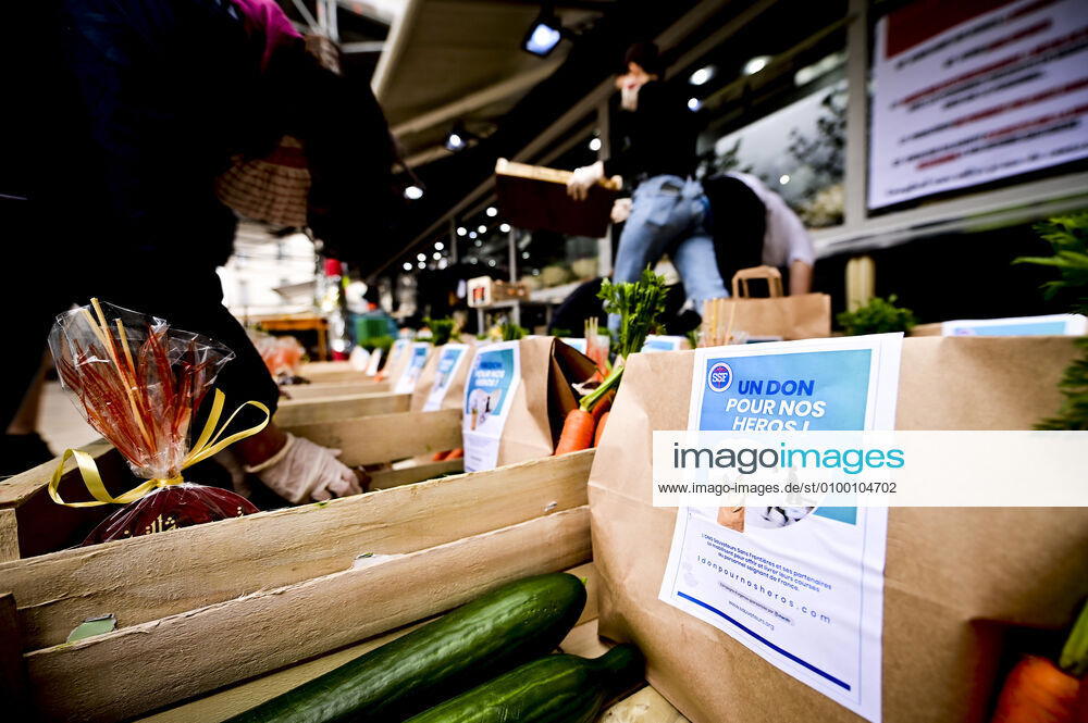 L association Sauveteurs Sans Frontieres (SSF) dirigee par Gerard Deray , confectionne et distribue a domicile ou sur leur lieu de travail des paniers de Fruits et Legumes a destination du Personnel Hospitalier - aide soignant et Medecin NEWS : COVID19 - Paris - 28 04 2020 JBAutissier Panoramic