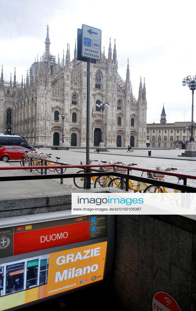 Milan, coronavirus emergency, luminous screens with tips to counteract the coronavirus at the metro exits in Piazza Duomo (Maurizio Maule Fotogramma, Milan - 2020-04-28) p.s. la foto e utilizzabile nel rispetto del contesto in cui e stata scattata, e senza intento diffamatorio del decoro delle persone rappresentate