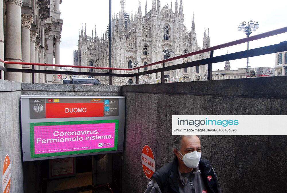 Milan, coronavirus emergency, luminous screens with tips to counteract the coronavirus at the metro exits in Piazza Duomo (Maurizio Maule Fotogramma, Milan - 2020-04-28) p.s. la foto e utilizzabile nel rispetto del contesto in cui e stata scattata, e senza intento diffamatorio del decoro delle persone rappresentate