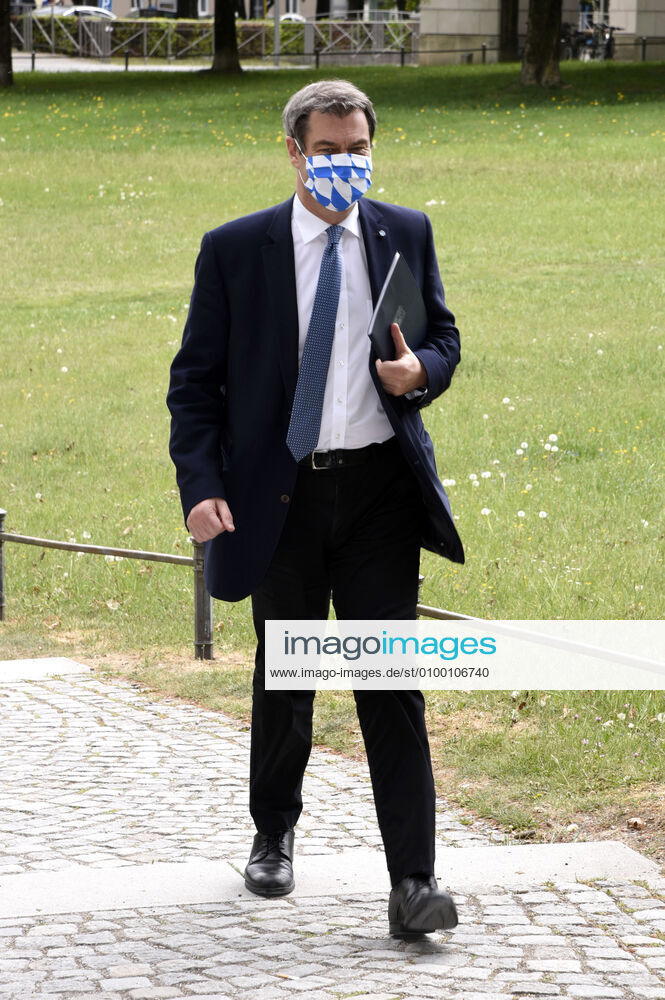 Markus Söder auf dem Weg zu Pressekonfernez zur aktuellen Lage während der Corona-Pandemie im Prinz-Carl-Palais. München