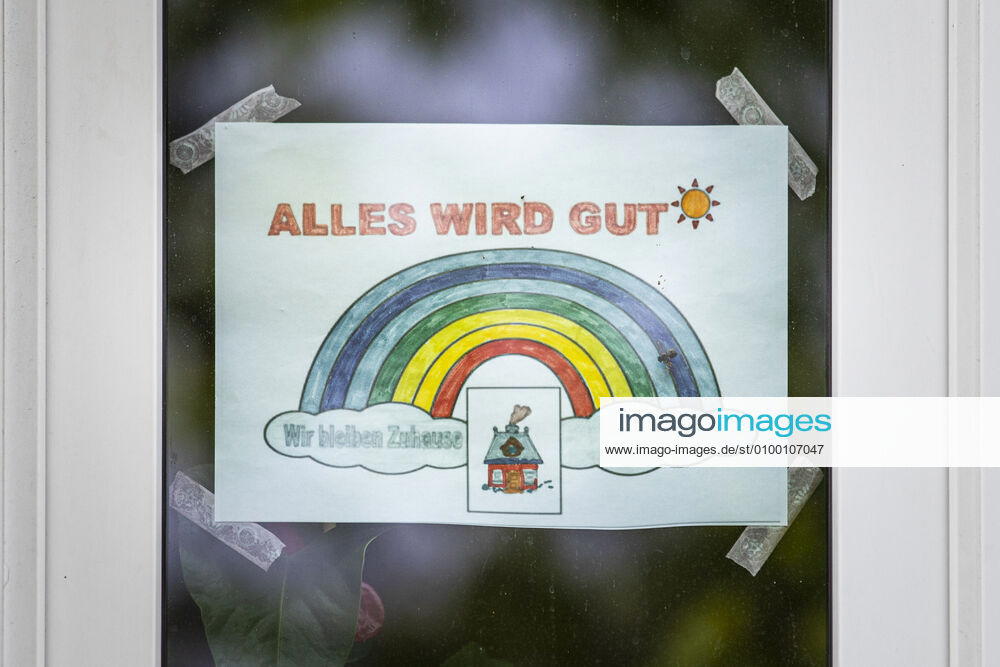 Ein Zettel mit einem Regenbogen und der Aufschrift Alles wird gut haengt in einem Fenster in Berlin, 28.04.2020. Berlin Deutschland