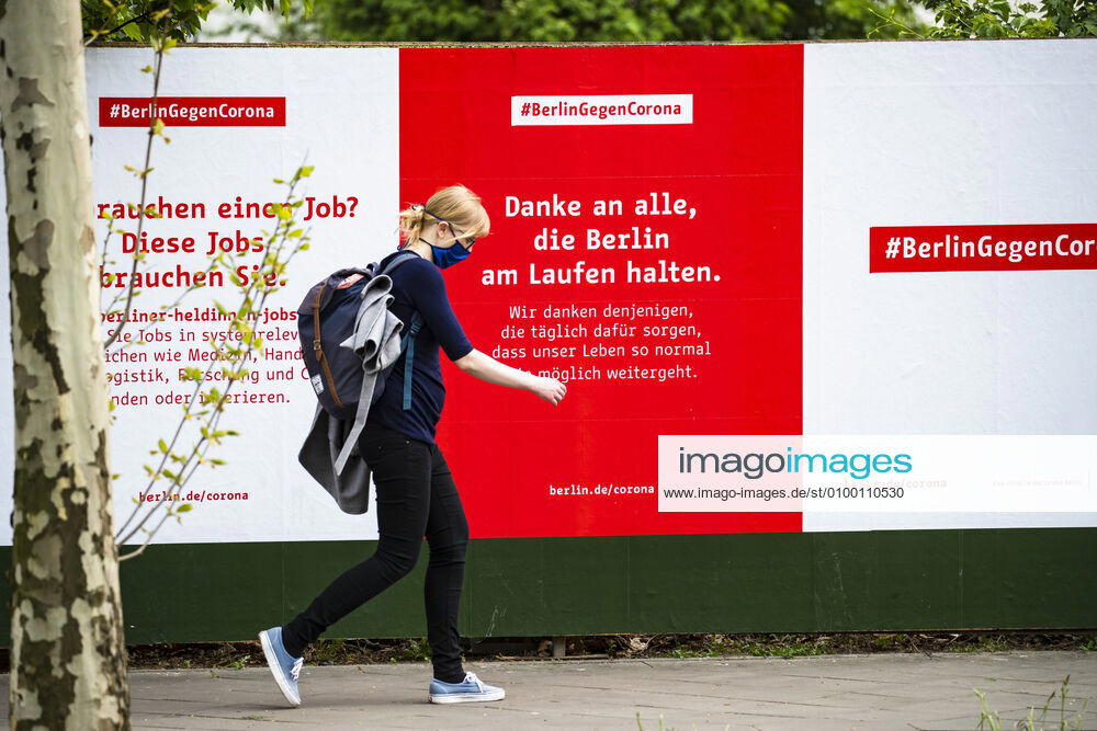 Werbekampagne des Berliner Senats gegen Coronavirus in Berlin am 28. April 2020. Seit gestern ist in der Bahn, in Trams und Bussen pflicht, eine Protektion fuer Nase und Mund zu tragen. Ab morgen gilt die Pflicht auch fuer den Einzelhandel. Coronavirus in Berlin