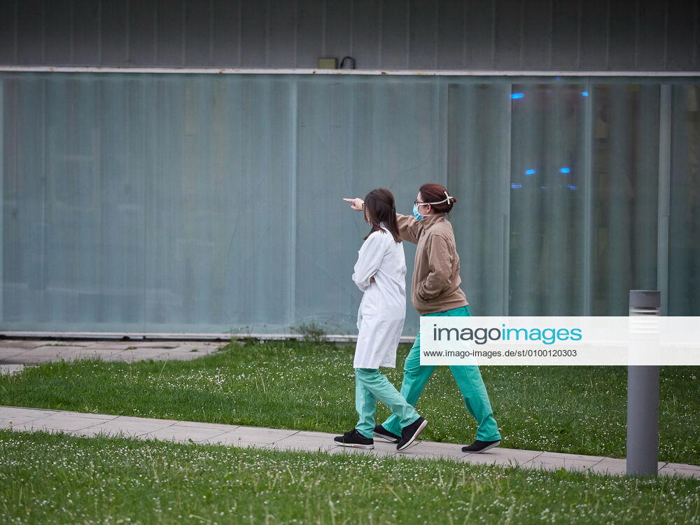 Several health workers walk through the Hospital Complex of Navarra during a Covid-19 Pandemic on April 28, 2020 in Pamplona, Navarra, Spain Pamplona SPAIN - ZUMAa181 20200428_zaa_a181_044